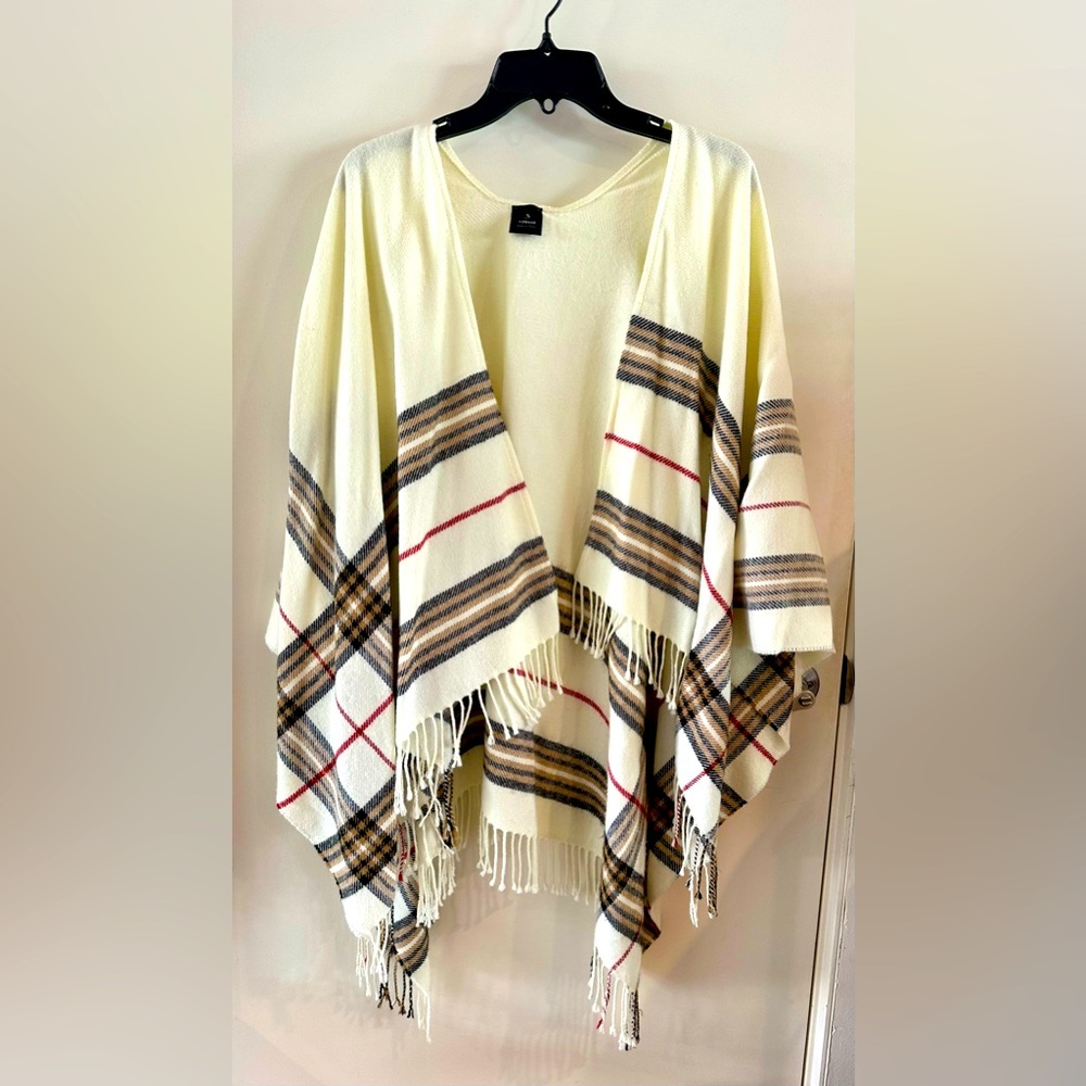 V.FRAAS “Burberry style what are you up to pattern” shrug wrap.